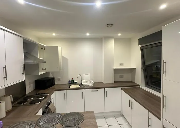 Private Double Room With Bath - 2 Bed Flat